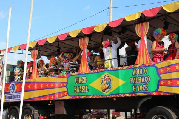 Caminhão 'Circo Brasil' é eleito o mais estranho do Corso; veja ganhadores