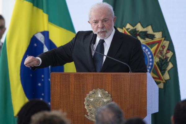 Lula sanciona novo salário mínimo e aumenta isenção do IR; saiba o que muda